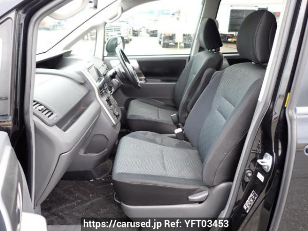 Used 2007 AT toyota noah ZRR70W Image[14]