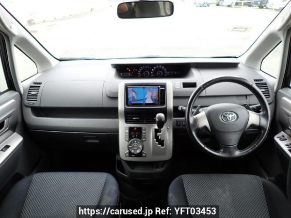 Used 2007 AT toyota noah ZRR70W Image[18]