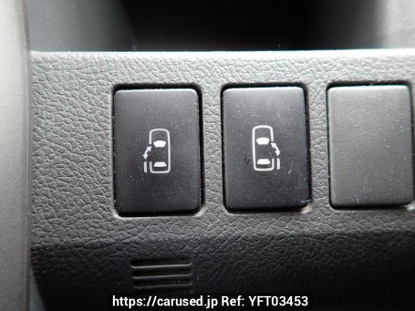 Used 2007 AT toyota noah ZRR70W Image[28]