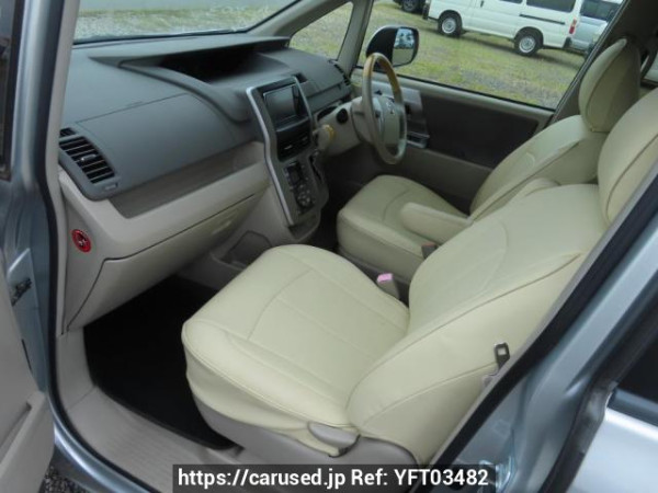 Used 2009 AT toyota noah ZRR70W Image[15]