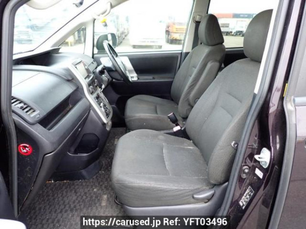 Used 2013 AT toyota noah ZRR70G Image[14]