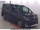 Toyota Voxy ZRR80W