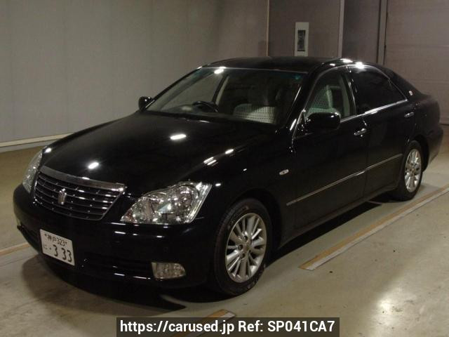 2004 Toyota Crown GRS182