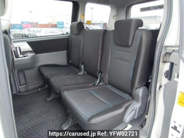Used 2009 AT toyota voxy ZRR70W Image[15]