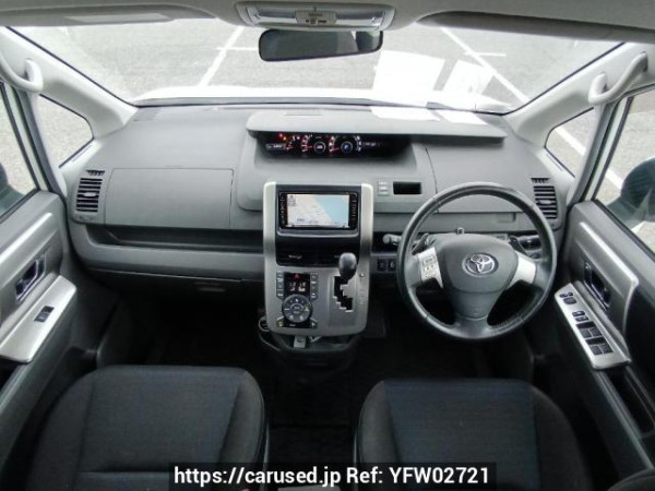 Used 2009 AT toyota voxy ZRR70W Image[17]