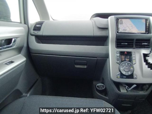 Used 2009 AT toyota voxy ZRR70W Image[18]