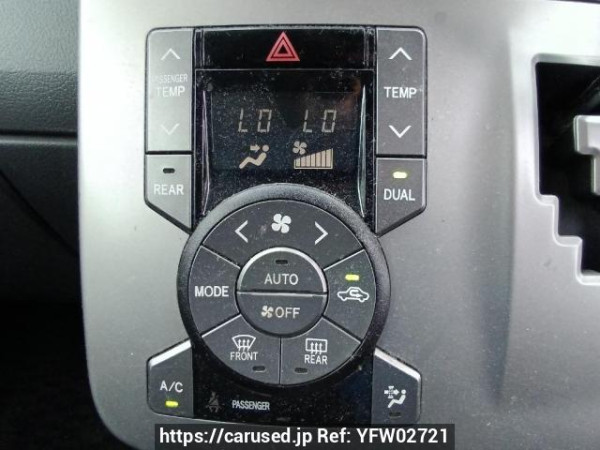 Used 2009 AT toyota voxy ZRR70W Image[21]