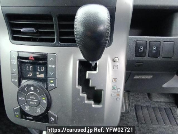 Used 2009 AT toyota voxy ZRR70W Image[24]
