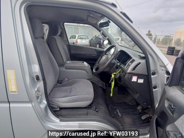 Used 2005 AT toyota regiusace-van KDH200V Image[13]