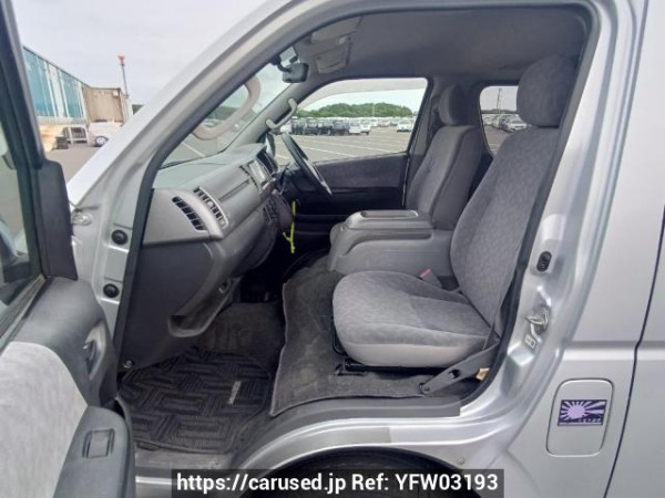 Used 2005 AT toyota regiusace-van KDH200V Image[14]