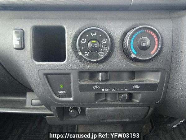 Used 2005 AT toyota regiusace-van KDH200V Image[24]