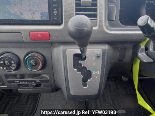 Used 2005 AT toyota regiusace-van KDH200V Image[25]