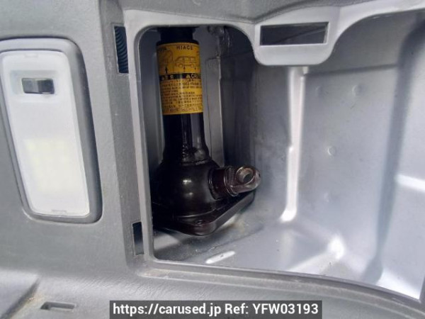 Used 2005 AT toyota regiusace-van KDH200V Image[41]