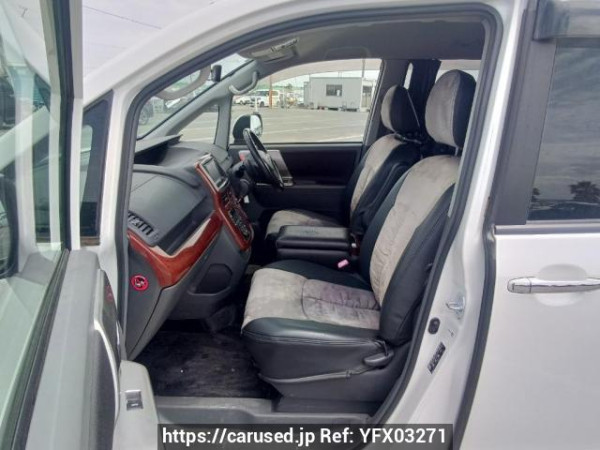 Used 2010 AT toyota voxy ZRR70W Image[14]