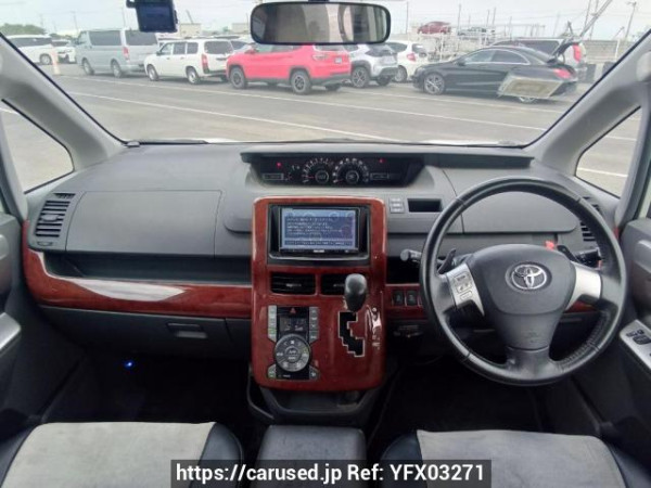 Used 2010 AT toyota voxy ZRR70W Image[18]