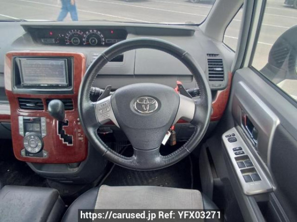 Used 2010 AT toyota voxy ZRR70W Image[20]