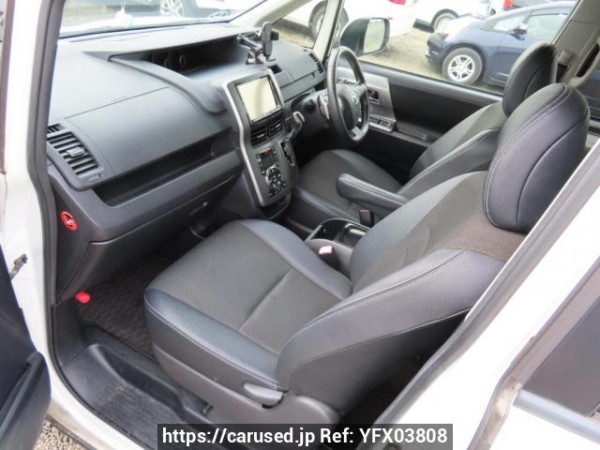 Used 2013 AT toyota voxy ZRR70W Image[15]