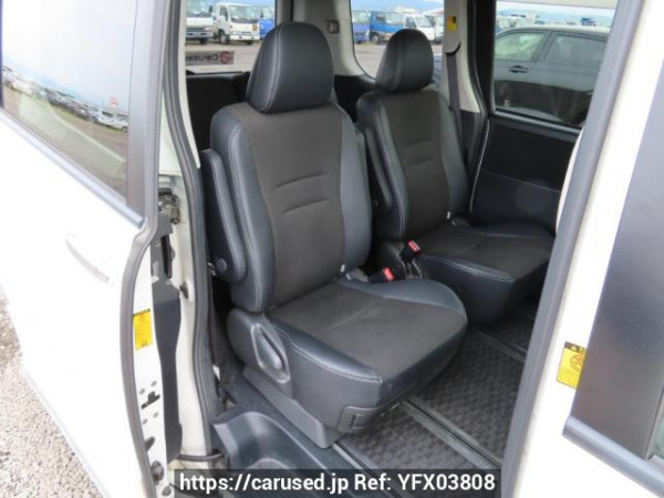 Used 2013 AT toyota voxy ZRR70W Image[18]