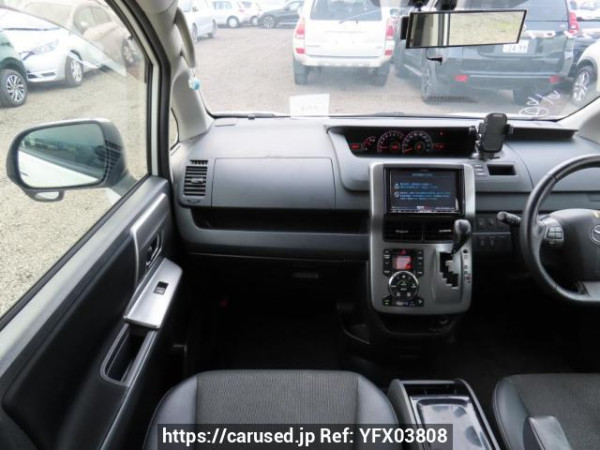 Used 2013 AT toyota voxy ZRR70W Image[24]