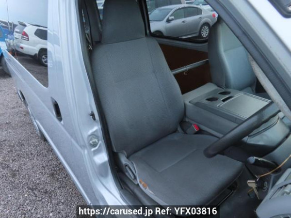 Used 2005 AT toyota regiusace-van TRH200V Image[14]