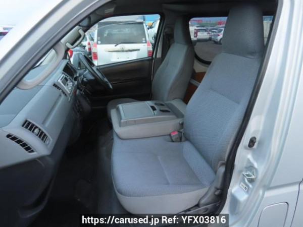 Used 2005 AT toyota regiusace-van TRH200V Image[16]
