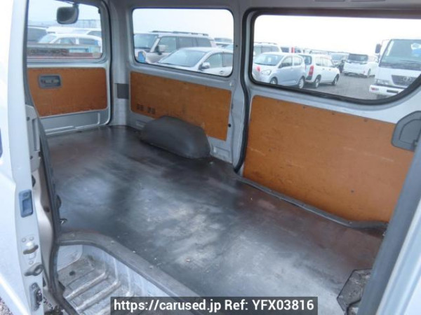 Used 2005 AT toyota regiusace-van TRH200V Image[18]