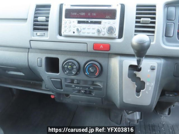 Used 2005 AT toyota regiusace-van TRH200V Image[24]