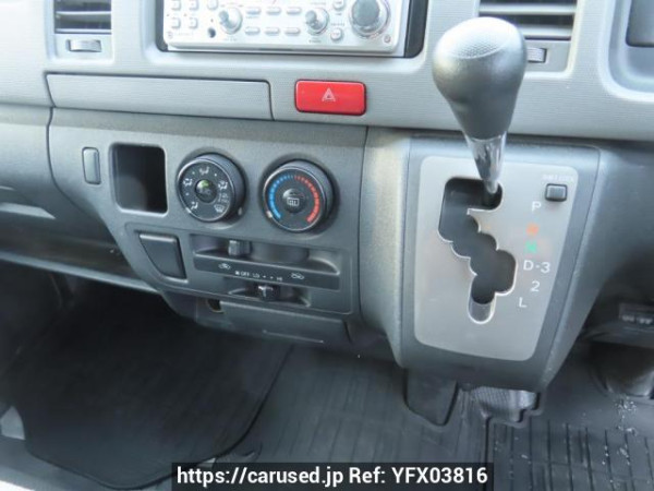 Used 2005 AT toyota regiusace-van TRH200V Image[27]