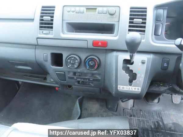 Used 2004 AT toyota regiusace-van KDH200V Image[22]