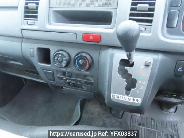Used 2004 AT toyota regiusace-van KDH200V Image[26]