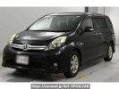 Toyota Isis ZGM10W