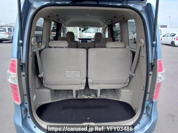 Used 2007 AT toyota noah ZRR70G Image[8]