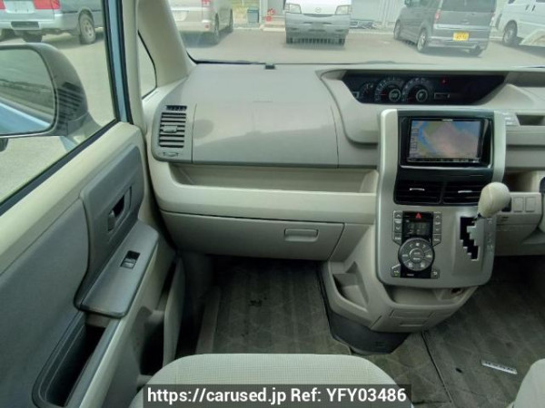 Used 2007 AT toyota noah ZRR70G Image[18]