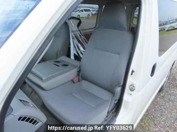 Used 2005 AT toyota regiusace-van KDH205V Image[16]