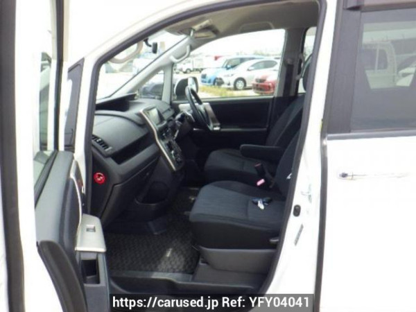 Used 2011 AT toyota noah ZRR70W Image[12]