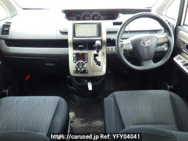 Used 2011 AT toyota noah ZRR70W Image[17]