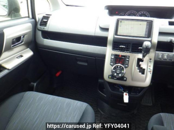 Used 2011 AT toyota noah ZRR70W Image[18]