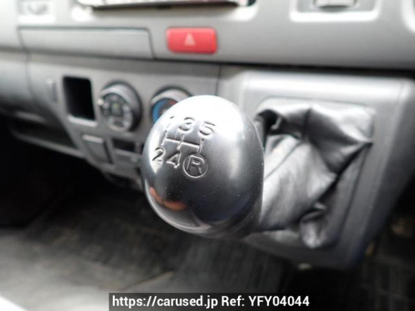 Used 2004 MT toyota regiusace-van KDH200V Image[24]