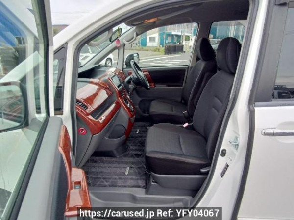 Used 2009 AT toyota voxy ZRR70W Image[14]
