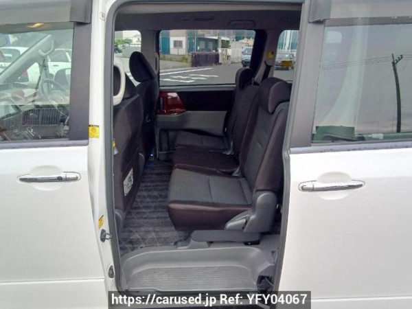 Used 2009 AT toyota voxy ZRR70W Image[16]