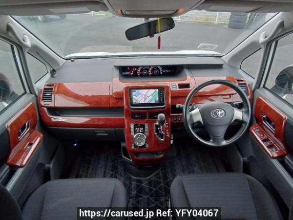 Used 2009 AT toyota voxy ZRR70W Image[18]