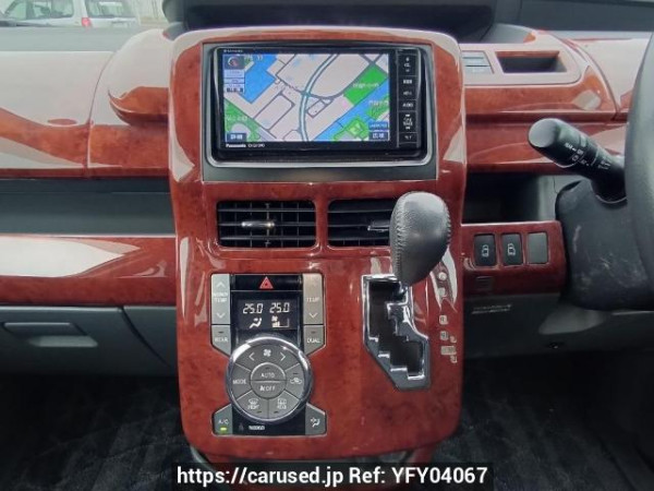 Used 2009 AT toyota voxy ZRR70W Image[23]