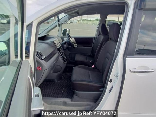 Used 2010 AT toyota voxy ZRR70W Image[13]