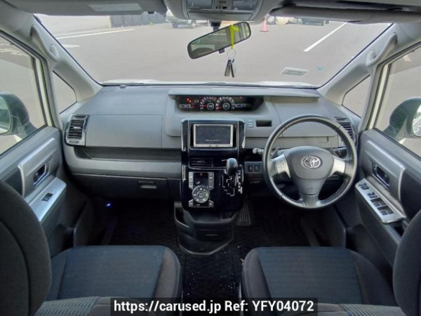 Used 2010 AT toyota voxy ZRR70W Image[17]