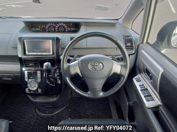 Used 2010 AT toyota voxy ZRR70W Image[19]