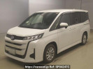 Toyota Noah ZWR90W