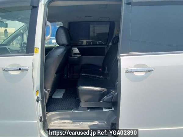 Used 2009 AT toyota voxy ZRR70W Image[15]