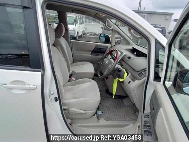 Buy Used 2010 Toyota Noah ZRR70G (YGA03458) - Carused.jp
