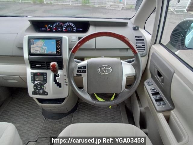 Buy Used 2010 Toyota Noah ZRR70G (YGA03458) - Carused.jp