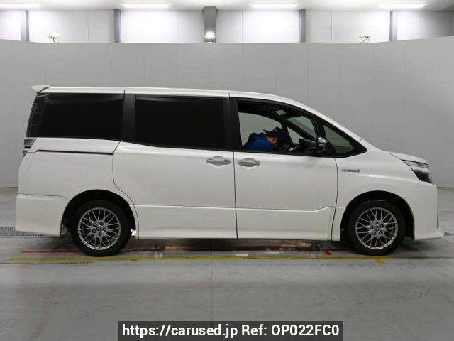 Buy Used 2019 Toyota Voxy ZWR80W (OP022FC0) - Carused.jp